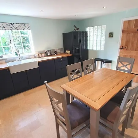 Countryside 3 Bed Detached Cottage Royal Wootton Bassett Exterior photo