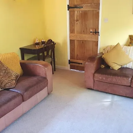 Countryside 3 Bed Detached Cottage Royal Wootton Bassett Exterior photo
