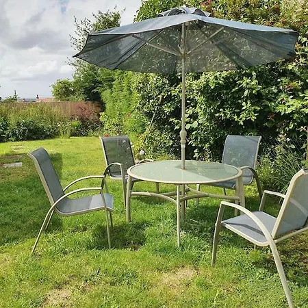 Countryside 3 Bed Detached Cottage Royal Wootton Bassett Exterior photo