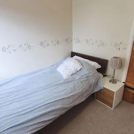 Countryside 3 Bed Detached Cottage Royal Wootton Bassett Exterior photo