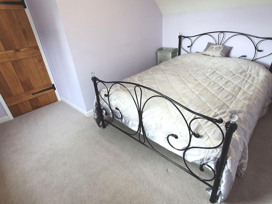 Countryside 3 Bed Detached Holiday home Royal Wootton Bassett