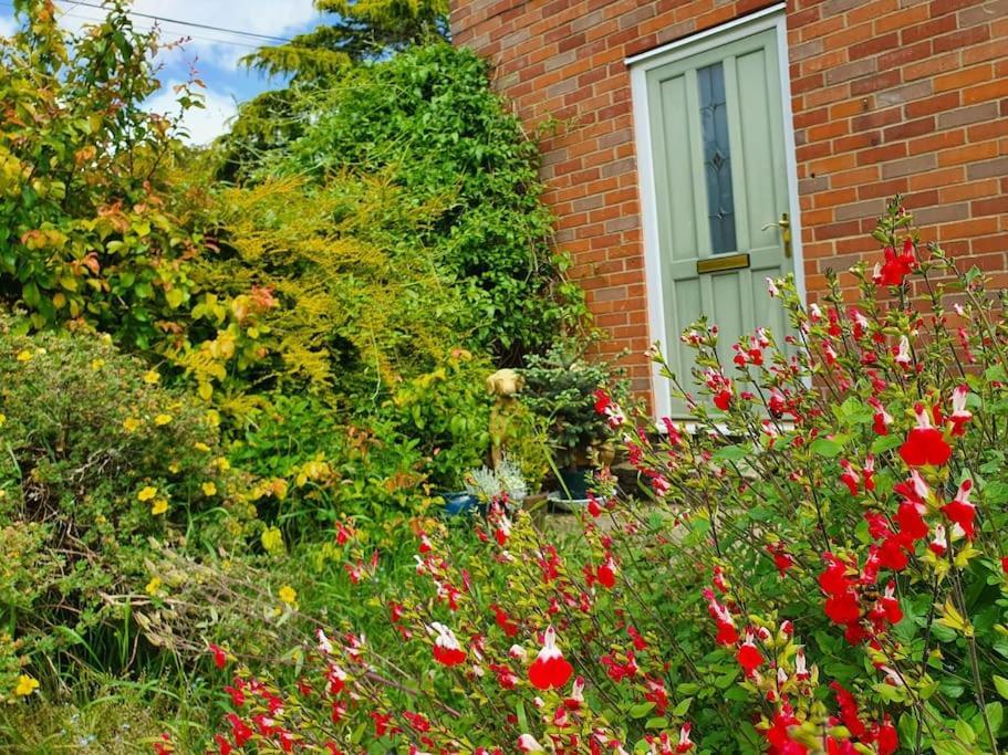 Countryside 3 Bed Detached Holiday home Royal Wootton Bassett